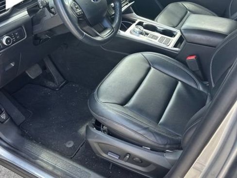 Used 2020 Ford Explorer XLT w/ Equipment Group 202A RWD image 11