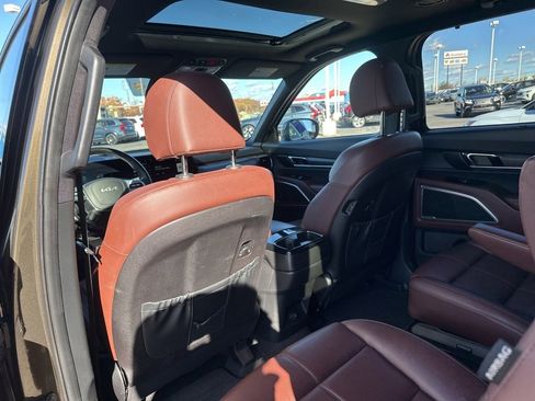 Used 2024 Kia Telluride EX w/ EX Captain's Chair Package image 40