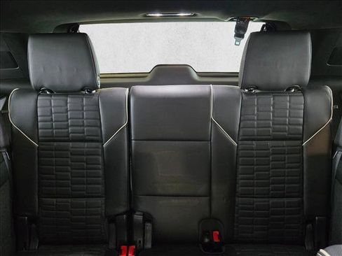 Used 2022 Cadillac Escalade Sport Platinum w/ LPO, ONYX Package AWD/4WD image 18