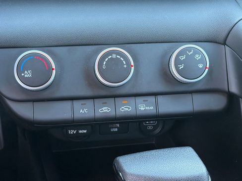 Used 2023 Hyundai Elantra SE image 27