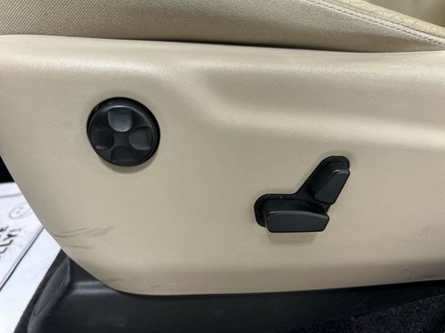 Used 2018 Jeep Grand Cherokee Limited image 10