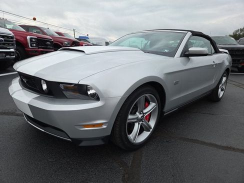 Used 2010 Ford Mustang GT Premium RWD image 2