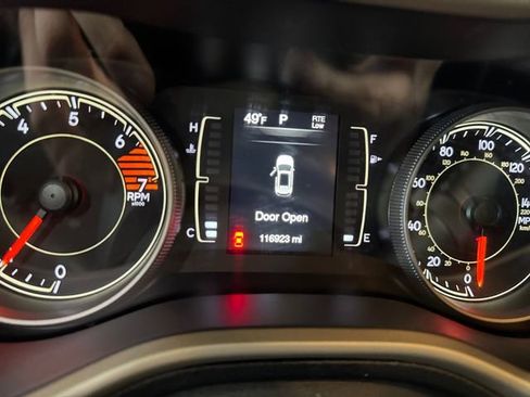 Used 2017 Jeep Cherokee Sport image 2