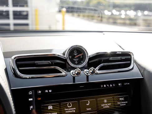 Used 2022 Bentley Bentayga image 34