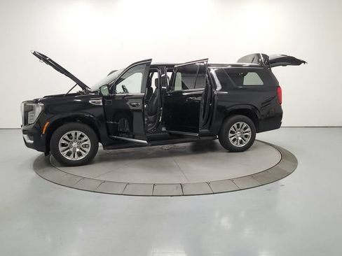 Used 2025 GMC Yukon XL Denali AWD/4WD image 13