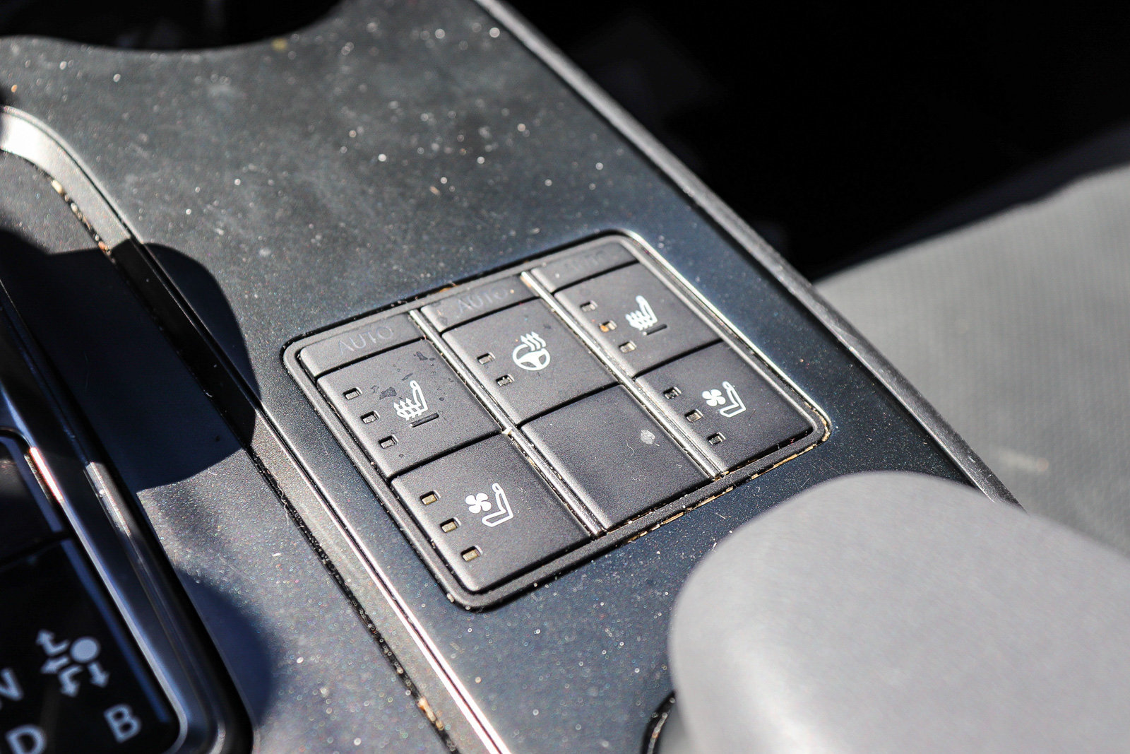 Used 2025 Lexus UX 300h FWD w/ Accessory Package (Z2) image 22