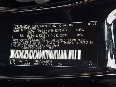 Used 2025 Toyota Highlander XLE image 31