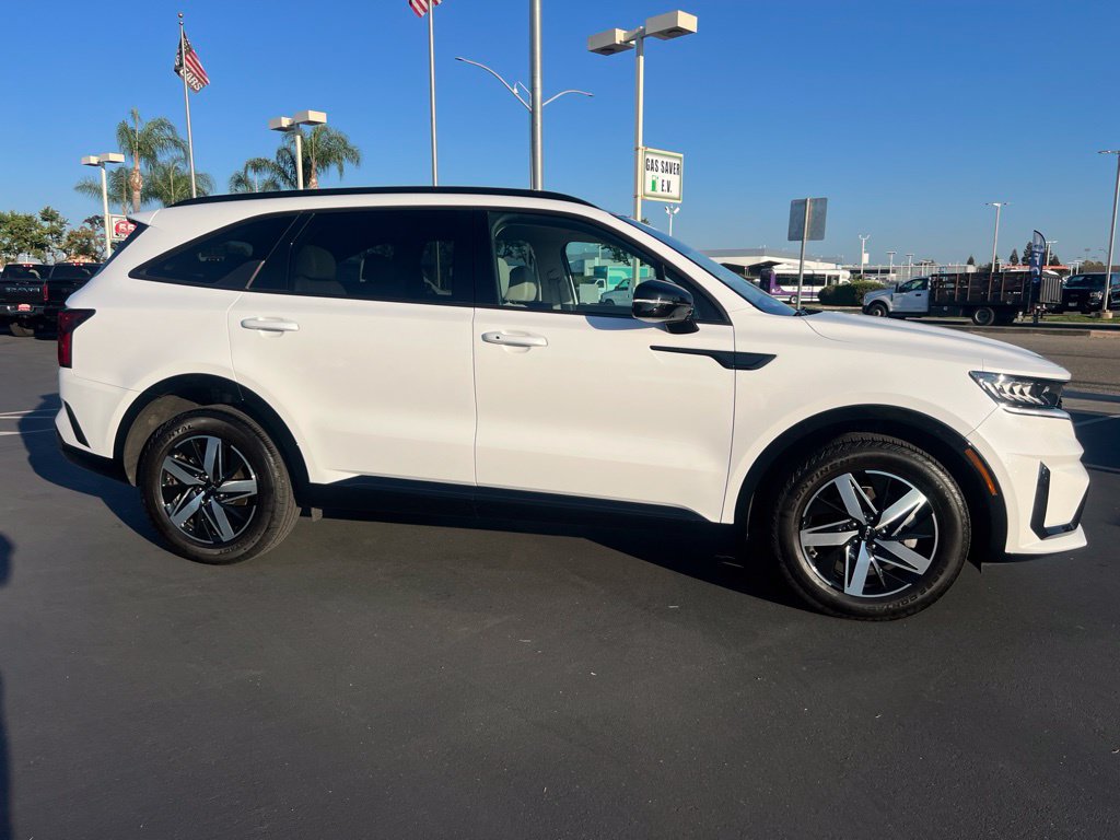 Used 2023 Kia Sorento EX w/ Panoramic Sunroof Package FWD image 7