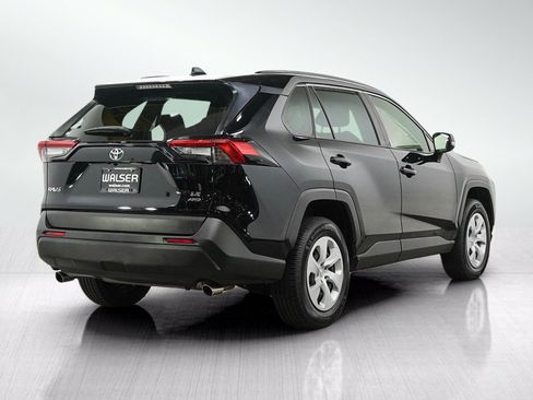 Used 2019 Toyota RAV4 LE AWD/4WD image 5