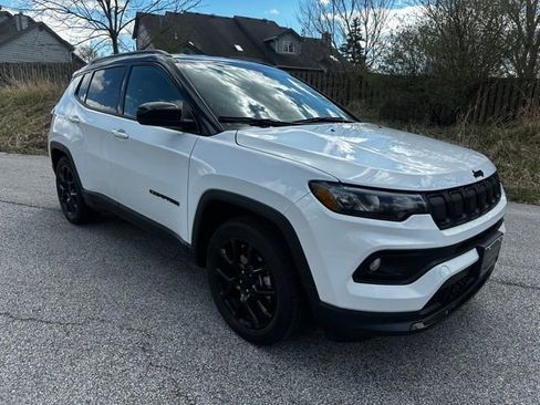 Used 2022 Jeep Compass Latitude w/ Convenience Group FWD image 3