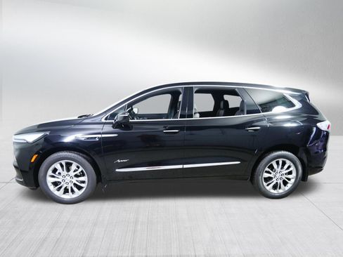 Used 2024 Buick Enclave Avenir w/ Avenir Technology Package AWD/4WD image 4