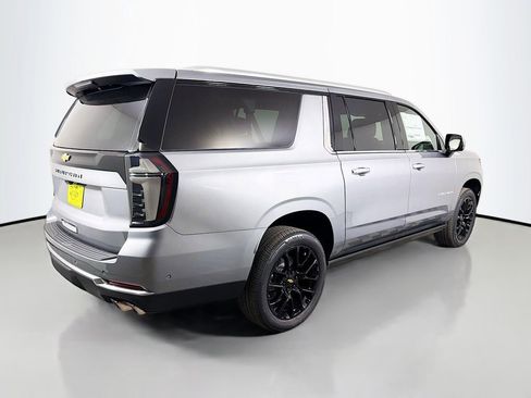 New 2026 Chevrolet Suburban High Country AWD/4WD image 5