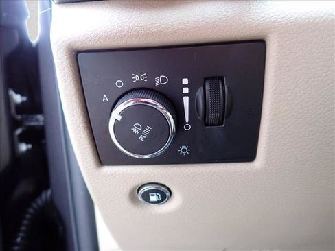 Used 2018 Jeep Grand Cherokee Limited AWD/4WD image 17