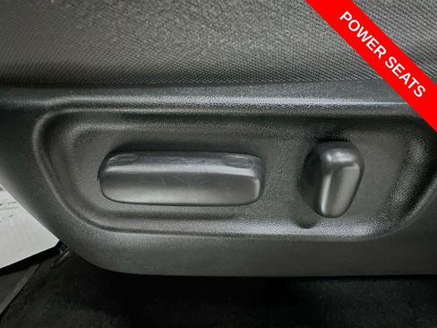 Used 2020 Toyota Tacoma SR5 AWD/4WD image 31