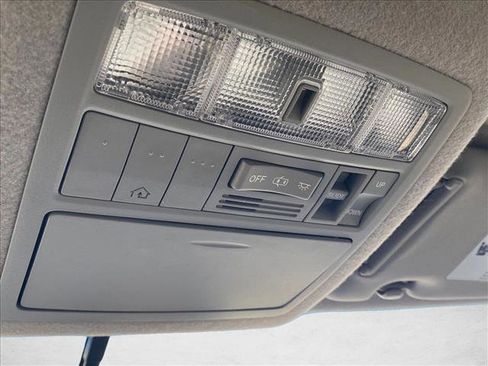 Used 2013 Toyota Highlander SE FWD image 21