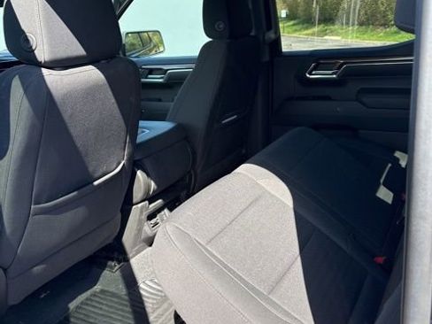 Used 2022 Chevrolet Silverado 1500 LT w/ Z71 Off-Road Package image 11