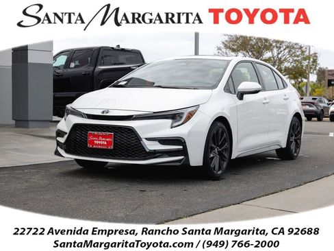 Certified 2025 Toyota Corolla SE w/ SE Premium Package image 1