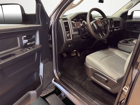 Used 2016 RAM 2500 Tradesman w/ Chrome Appearance Group image 12