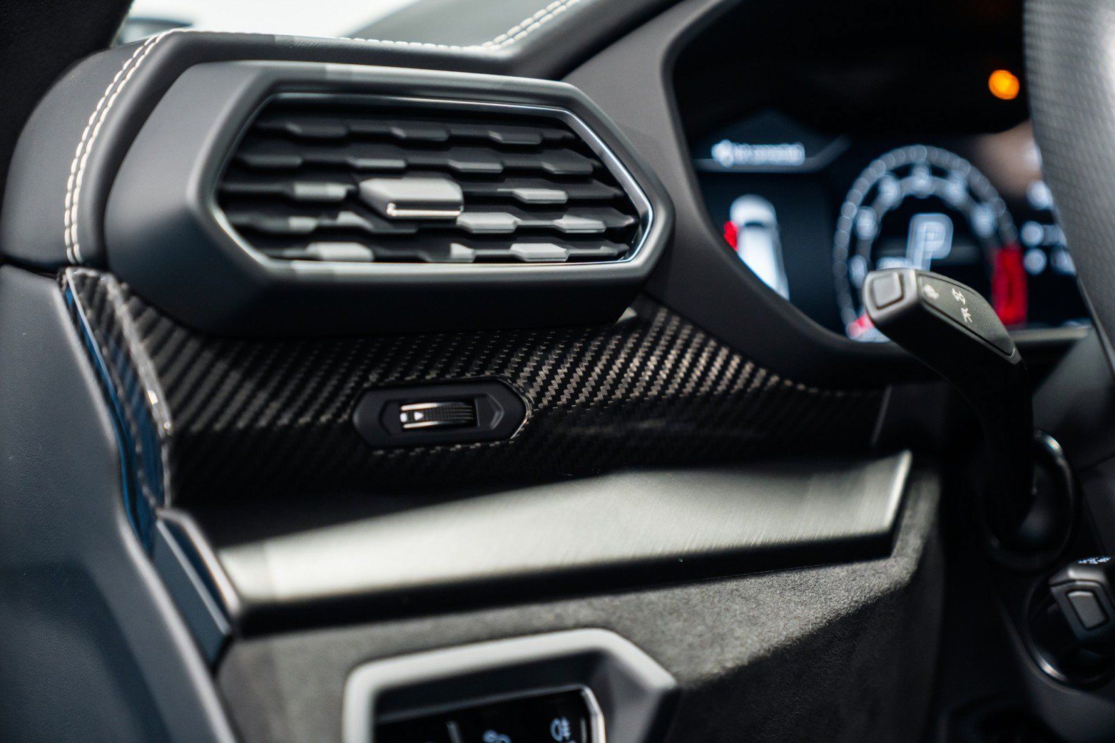 Used 2024 Lamborghini Urus S AWD/4WD image 23