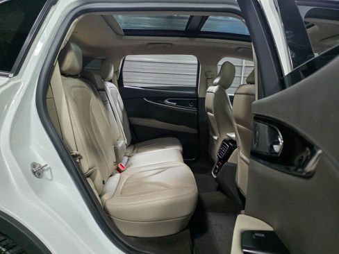 Used 2021 Lincoln Nautilus Reserve image 16