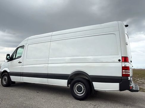 Used 2017 Mercedes-Benz Sprinter 2500 image 2