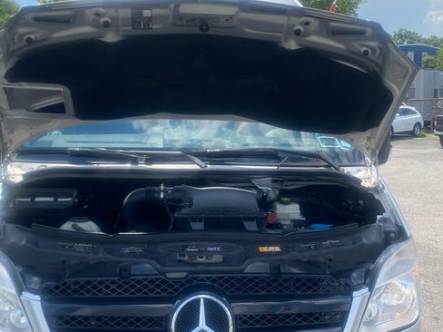 Used 2013 Mercedes-Benz Sprinter 2500 image 2