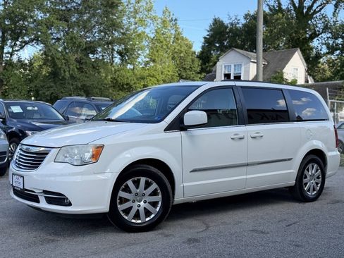 Used 2013 Chrysler Town & Country Touring FWD image 2