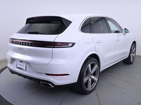 Used 2025 Porsche Cayenne image 7