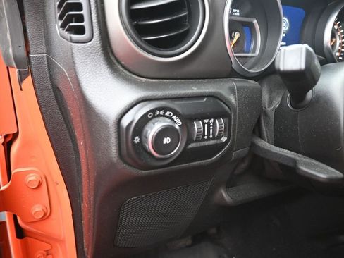 Used 2018 Jeep Wrangler Unlimited Sport S AWD/4WD image 13