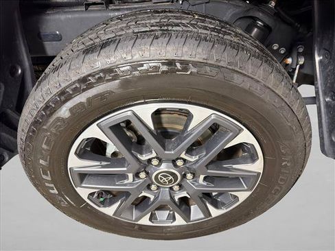 Used 2024 Toyota Tundra Limited AWD/4WD image 18