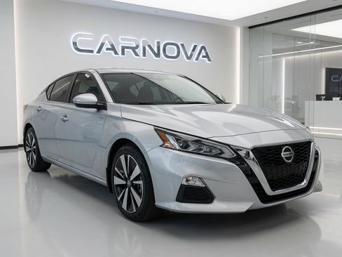 Used 2021 Nissan Altima 2.5 SR FWD image 2