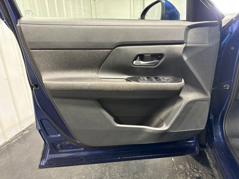Used 2025 Nissan Kicks SV AWD/4WD image 19
