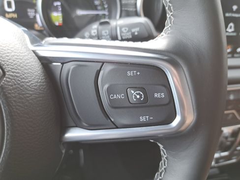 Used 2021 Jeep Wrangler Unlimited Sahara w/ Cold Weather Group image 17