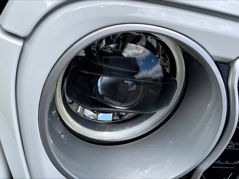 Used 2024 Jeep Wrangler Sahara image 25