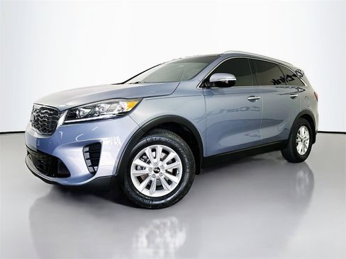 Used 2020 Kia Sorento LX w/ LX I4 Convenience Package image 3