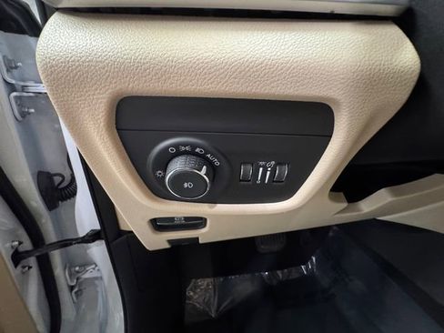 Used 2023 Jeep Grand Cherokee Limited w/ Trailer Tow Prep Group (B) image 25