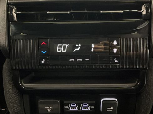 Used 2023 Jeep Wagoneer 4WD w/ Premium Group I image 36