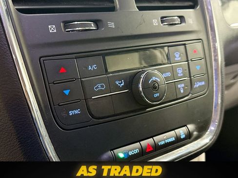Used 2015 Chrysler Town & Country Touring FWD image 17