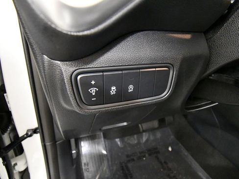 Certified 2025 Kia Soul LX w/ LX Technology Package FWD image 18