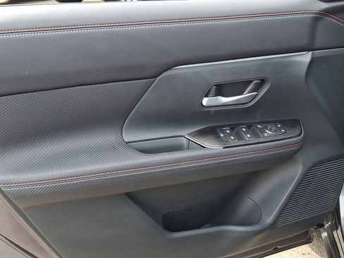Used 2025 Nissan Kicks SR AWD/4WD image 12