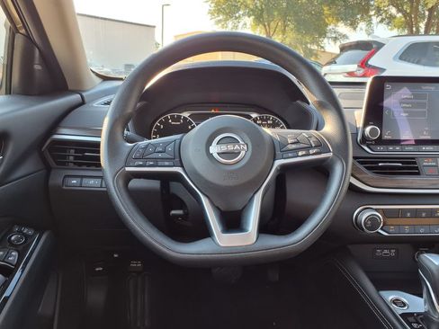 Used 2023 Nissan Altima 2.5 SV FWD image 18