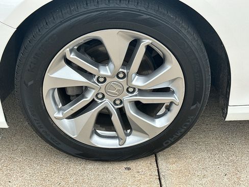 Used 2019 Honda Accord LX image 7