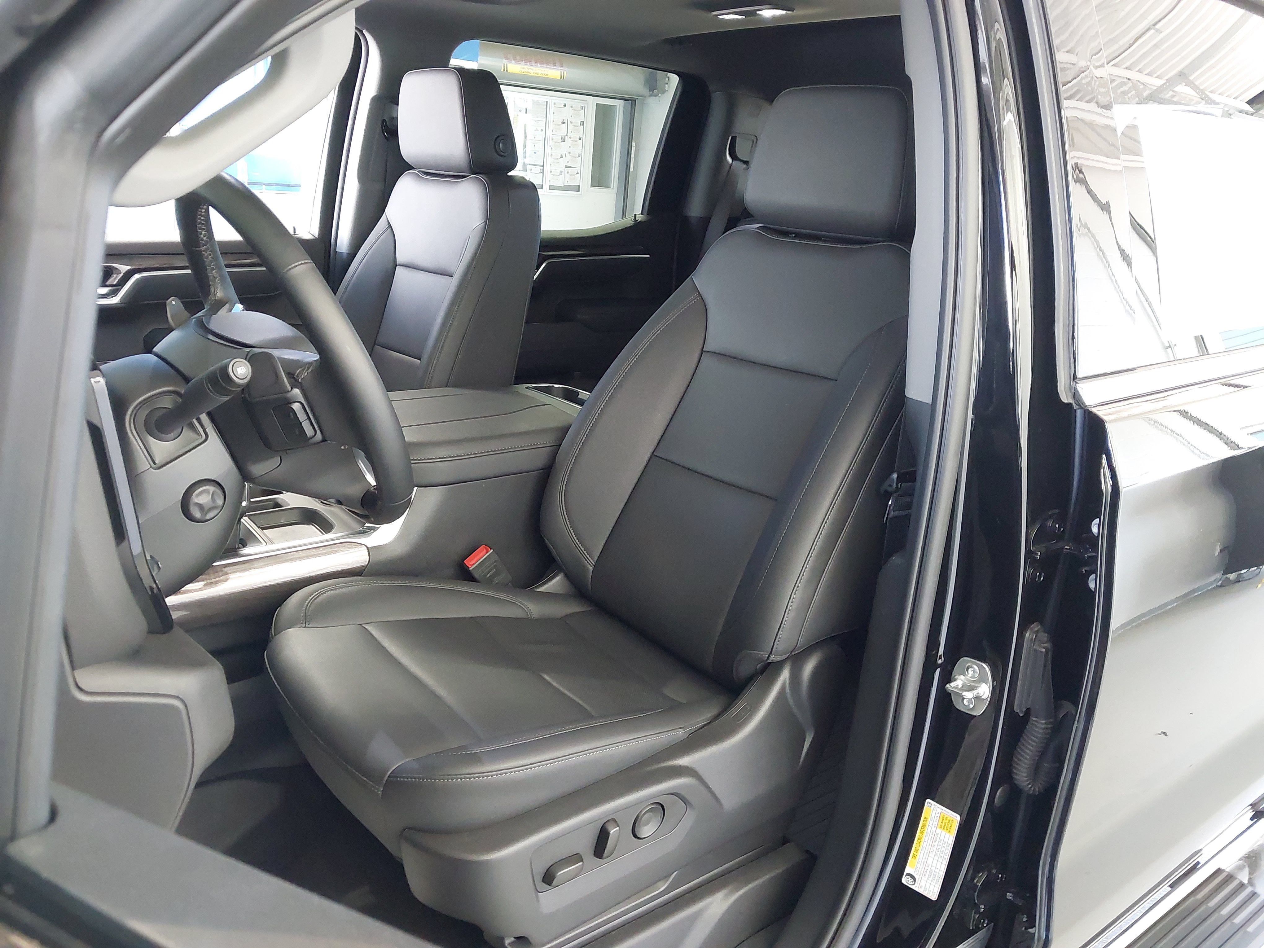 Used 2025 Chevrolet Silverado 1500 LTZ AWD/4WD image 23