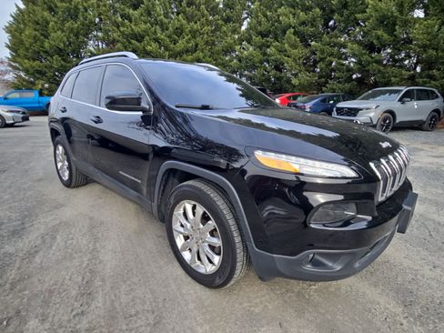 Used 2017 Jeep Cherokee Limited image 4