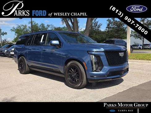 Used 2025 Cadillac Escalade ESV Sport Platinum w/ LPO, ONYX Package AWD/4WD image 1