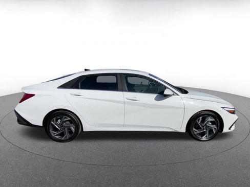 Used 2025 Hyundai Elantra Limited image 16