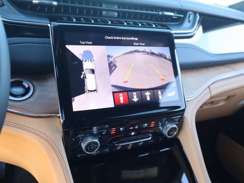 New 2025 Jeep Grand Cherokee Summit image 6