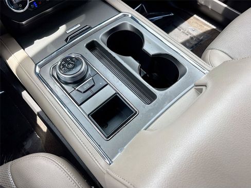 Used 2018 Ford Expedition XLT w/ Equipment Group 202A RWD image 16