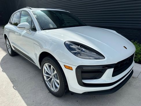 Certified 2025 Porsche Macan image 9