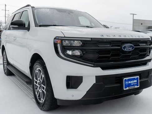 Used 2025 Ford Expedition Active image 4